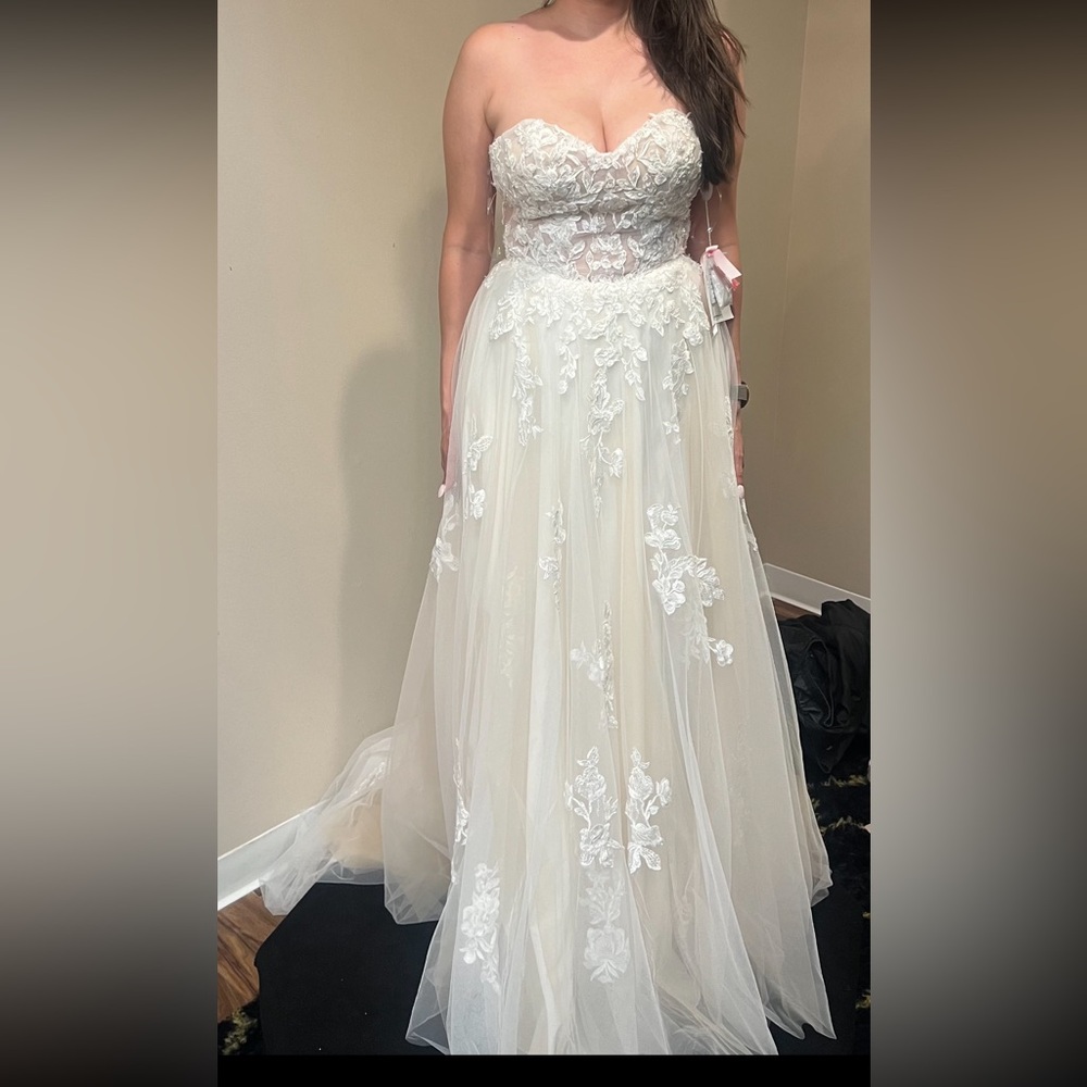 Brand new bride dress, strapless ivory color.